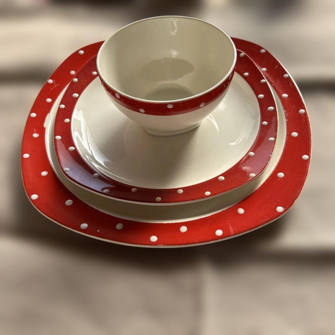 イギリス・ミッドウィンター社のレッドドミノ　ディナー皿✖️ケーキ皿✖️シュガーボール