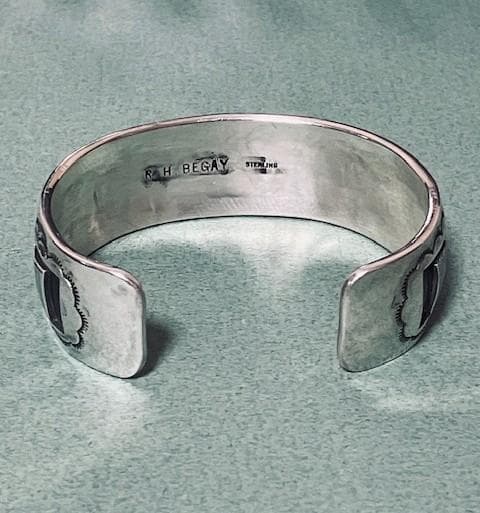 ナバホ族R.H.BEGAY STERLING 刻印 バングル SILVER925