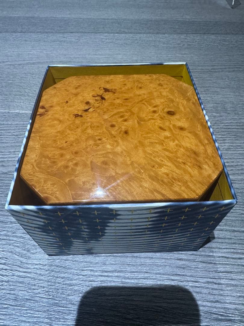 ブライトニング　時計ケース