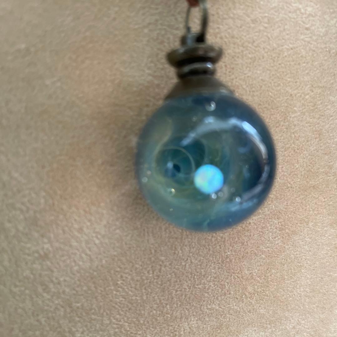 宇宙ガラスペンダント 渦巻き模様