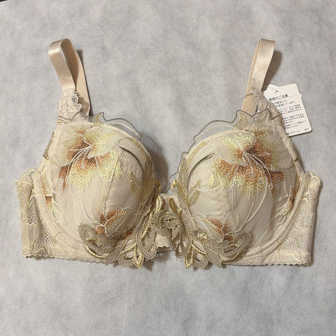 ワコール　ラゼ　ブラジャー＆ショーツ　D70　新品　匿名配送　ベージュ系