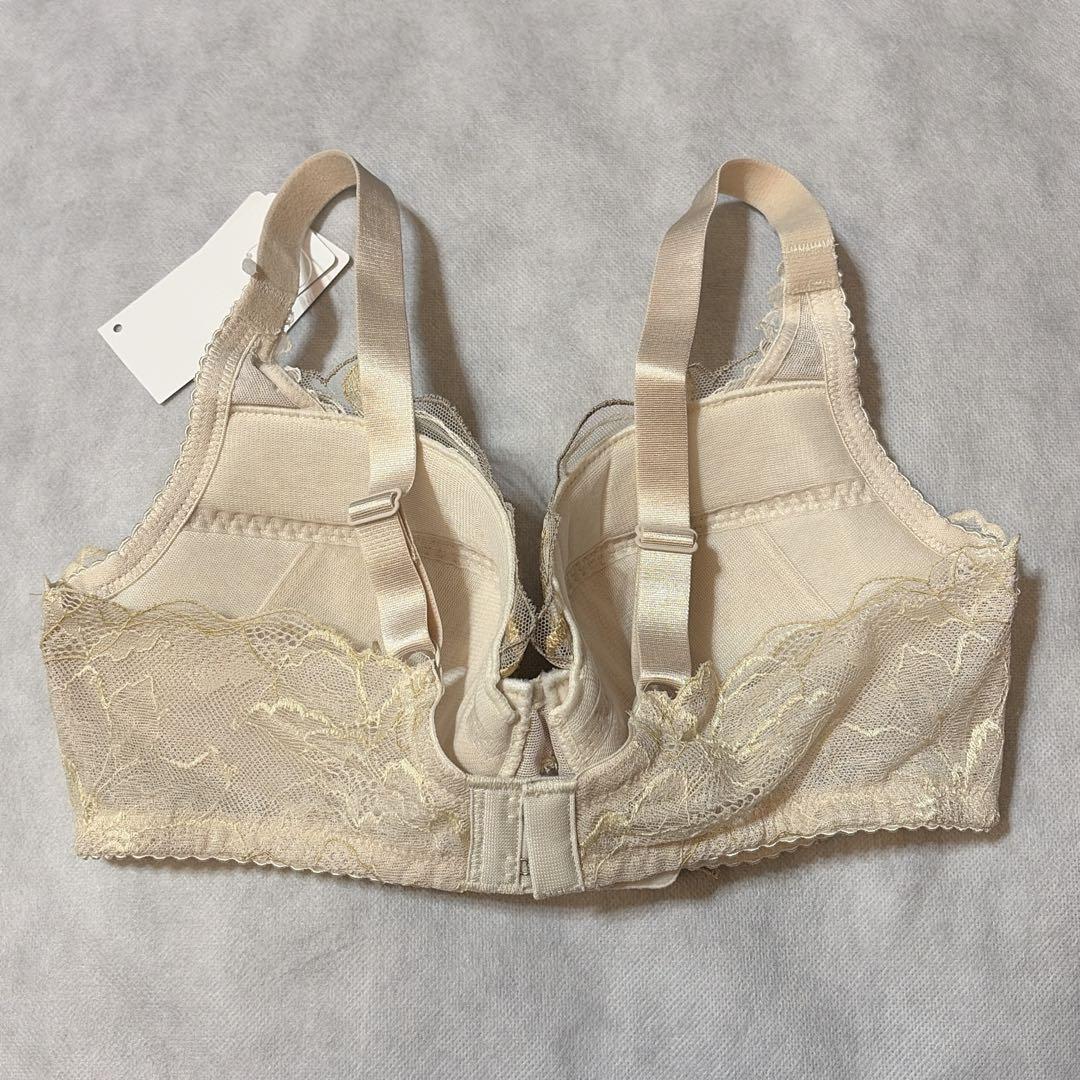 ワコール　ラゼ　ブラジャー＆ショーツ　D70　新品　匿名配送　ベージュ系