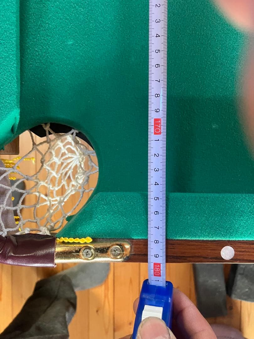 ビリヤードテーブル 緑色のフェルト付き