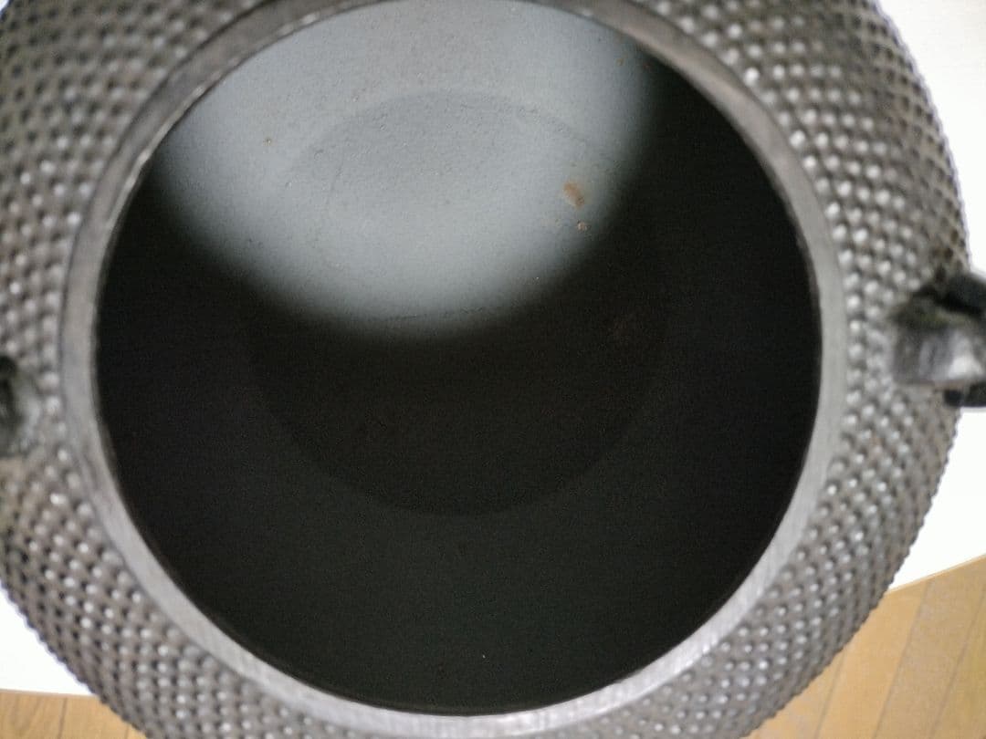 takazaru　南部鉄瓶　丸型アラレ　銘入