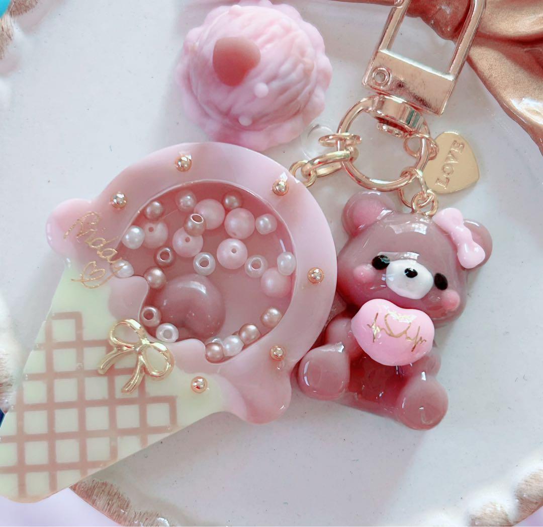 レジンキーホルダー　シェイカー　アイスクリーム　クマちゃん　リボン付き