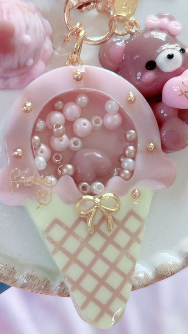 レジンキーホルダー　シェイカー　アイスクリーム　クマちゃん　リボン付き