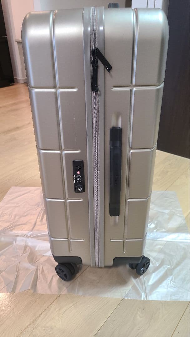 [サムソナイト] スーツケース タイリウム スピナー69 アイボリーゴールド