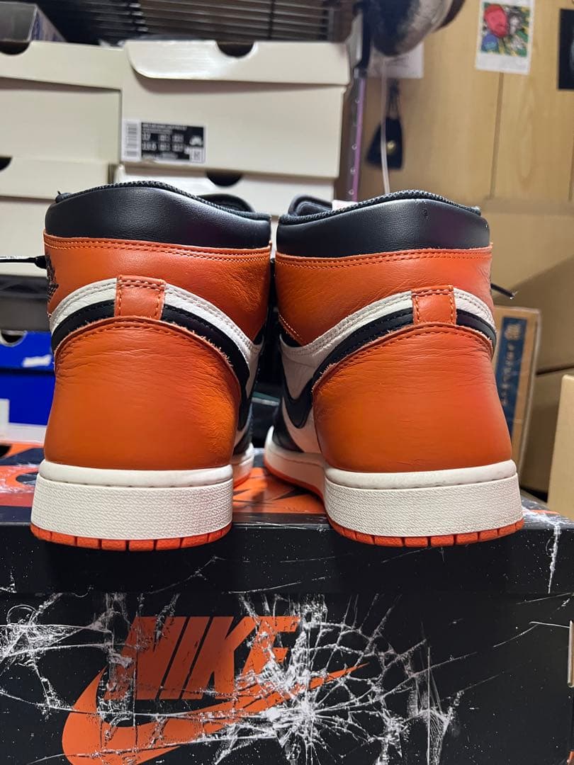 バ*ズ様 Nike Air Jordan 1 Retro High OG シャタ