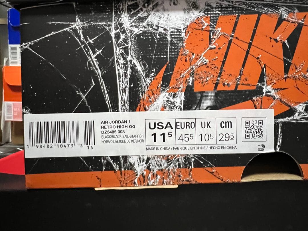 バ*ズ様 Nike Air Jordan 1 Retro High OG シャタ