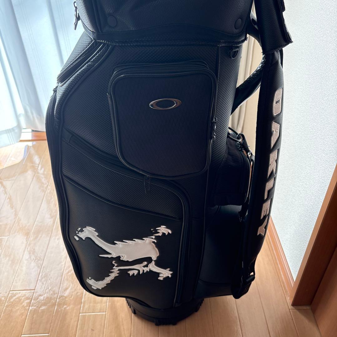 ハイタイド　OAKLEY ブラック キャディバッグ　9型