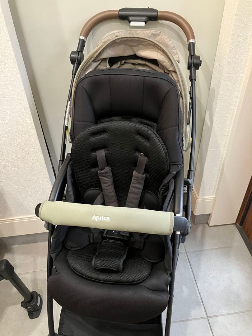 専用ページApricaベビーカーラクーナクッションフリープラススモーキーグリーン