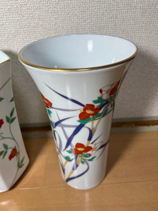 224 香蘭社　六角型花瓶1 　露草花瓶1