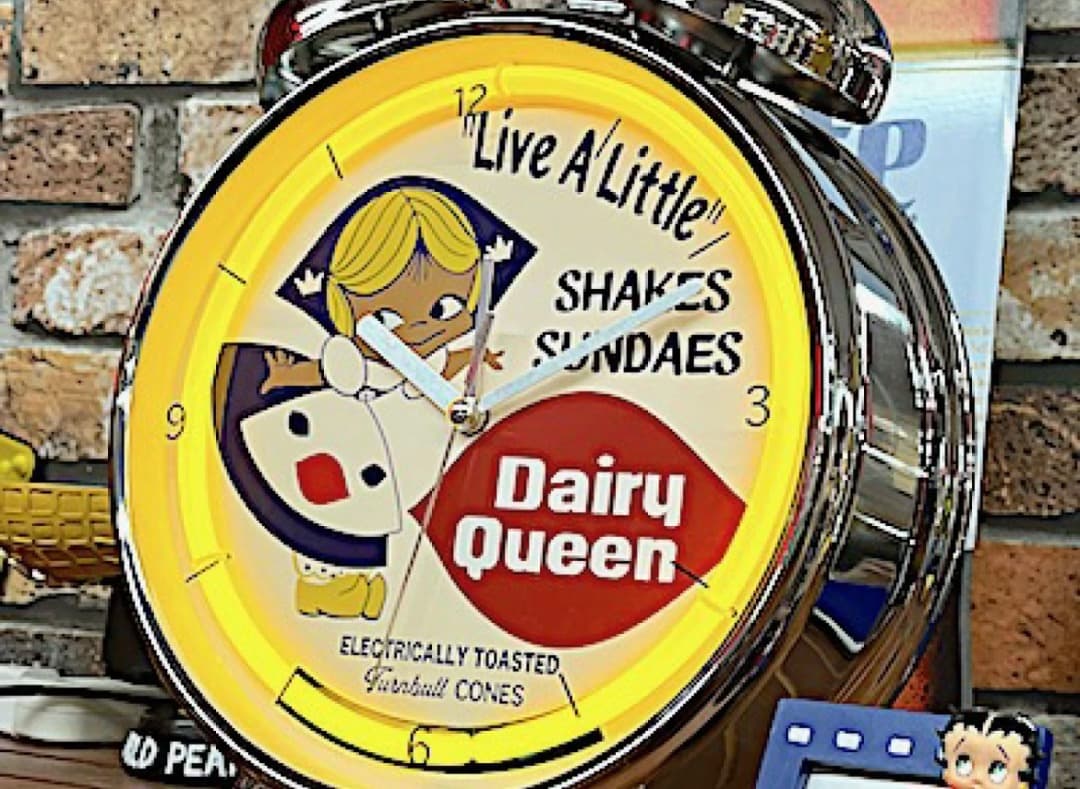 ネオン管 目覚まし時計 ネオンアラームクロック デイリークイーンse0832