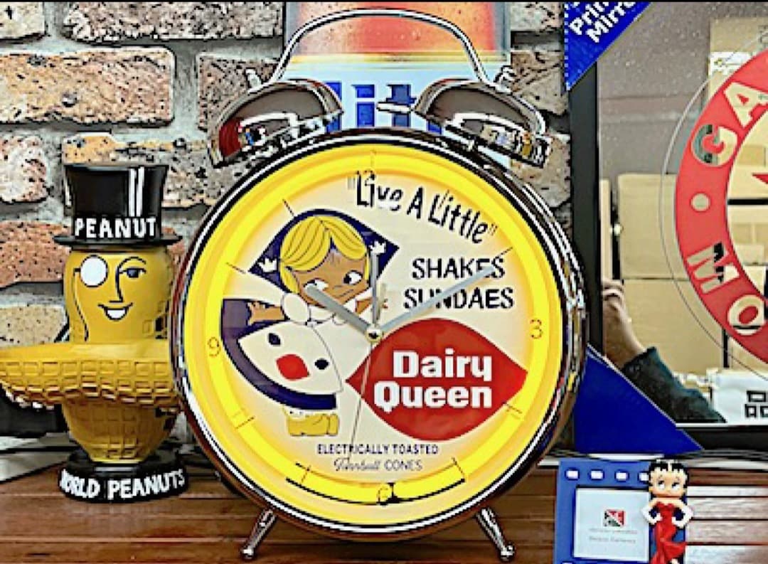 ネオン管 目覚まし時計 ネオンアラームクロック デイリークイーンse0832