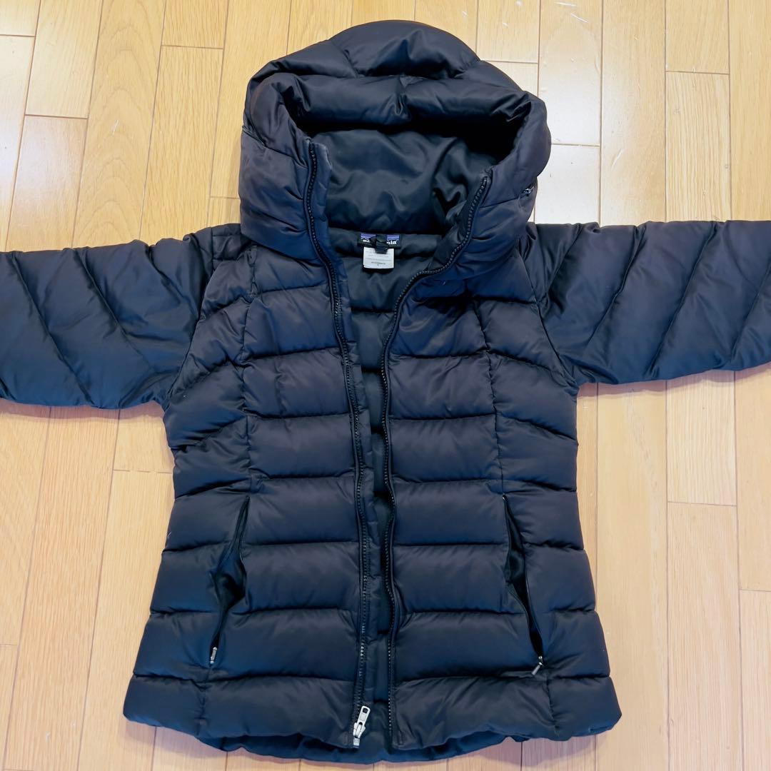 黒 フード付きパタゴニアダウンジャケット