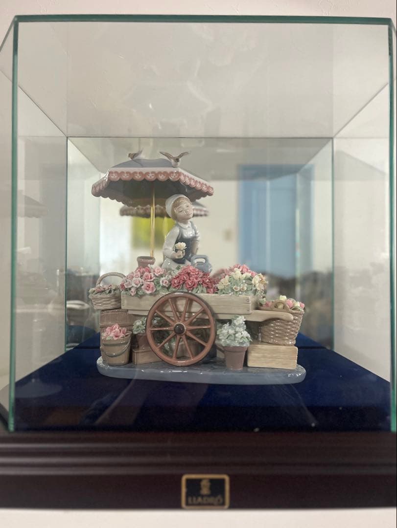 【極美品・超希少】LLADRO 「公園通りの花屋さん」公式ガラスケース・木製台座
