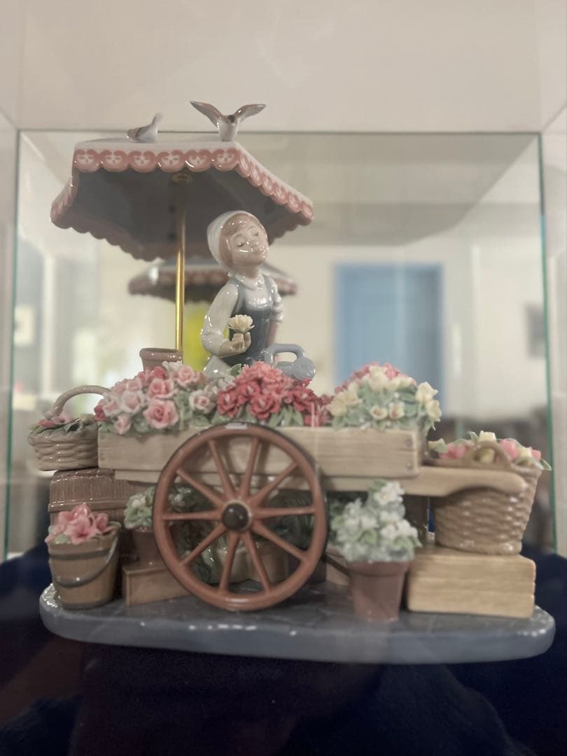 【極美品・超希少】LLADRO 「公園通りの花屋さん」公式ガラスケース・木製台座