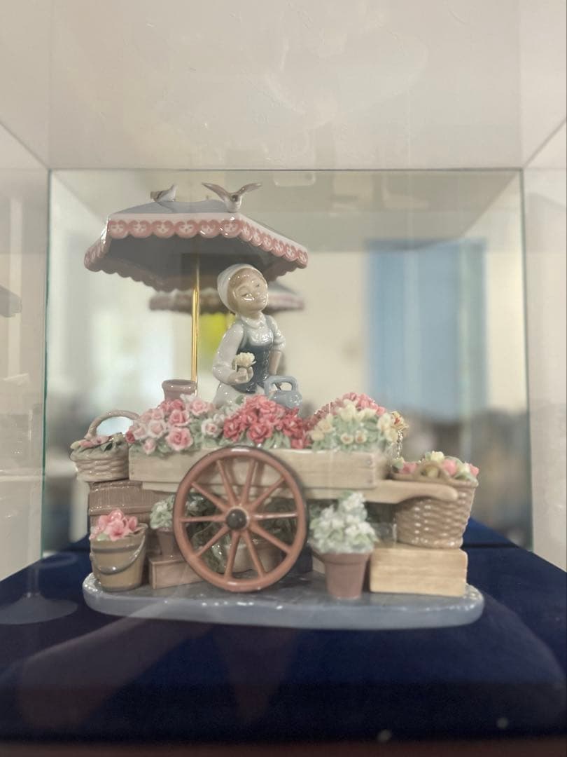 【極美品・超希少】LLADRO 「公園通りの花屋さん」公式ガラスケース・木製台座