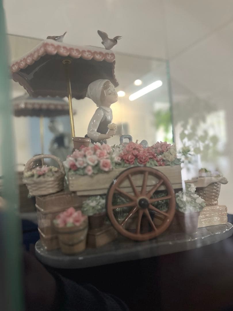 【極美品・超希少】LLADRO 「公園通りの花屋さん」公式ガラスケース・木製台座