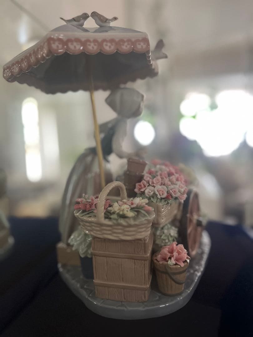 【極美品・超希少】LLADRO 「公園通りの花屋さん」公式ガラスケース・木製台座