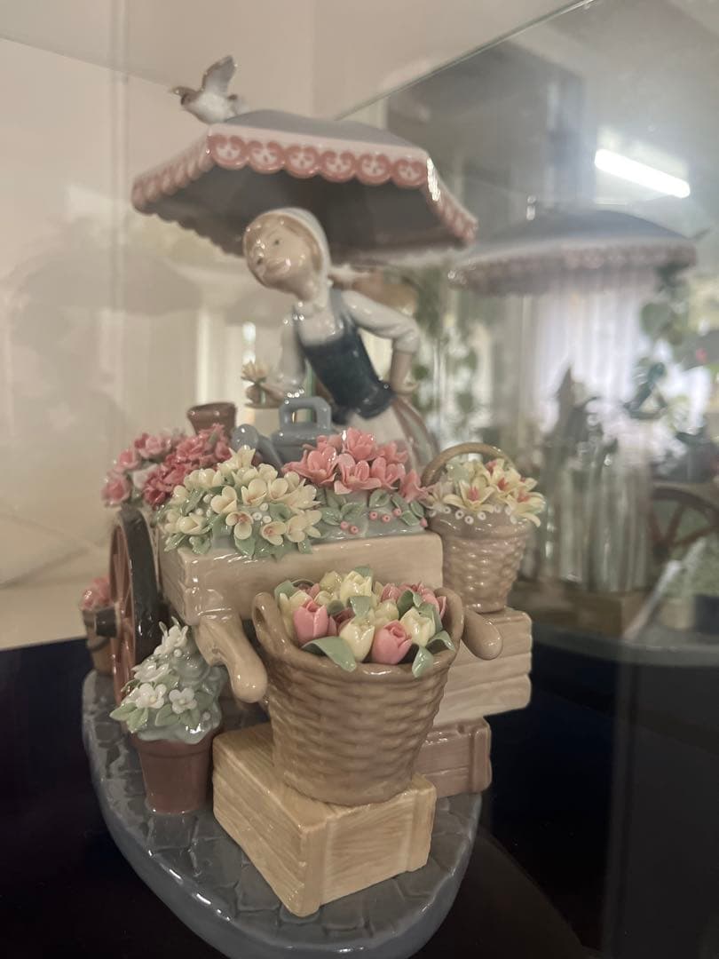 【極美品・超希少】LLADRO 「公園通りの花屋さん」公式ガラスケース・木製台座