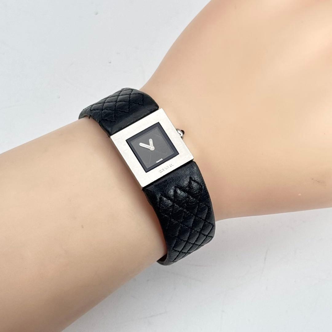 新品電池✨　シャネル　マトラッセ　時計　レディース　ブラック　キルティング