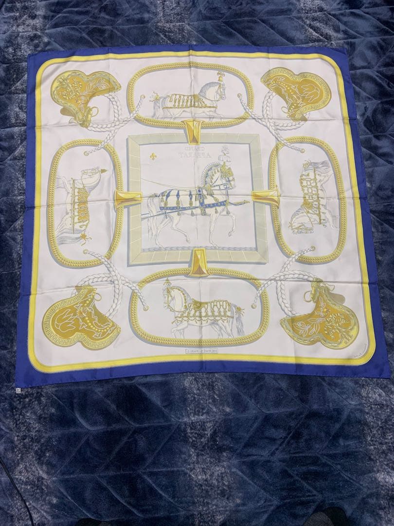 HERMES シルクスカーフ 馬のプリント 90cm
