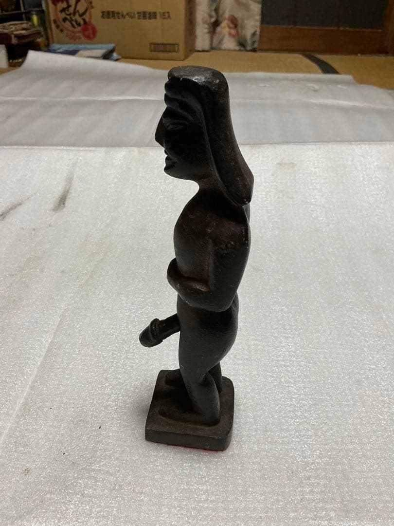 鉄製／男性像。モアイ風。【高さ／約、25cmくらいのものとなります】