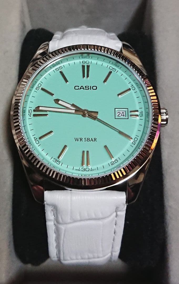 カシオ CASIO ティファニーブルー メタル 腕時計ホワイト バンド付き
