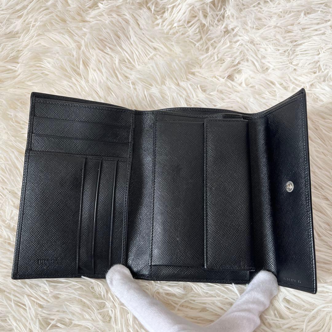 未使用級✨PRADAプラダ　三つ折り財布　サフィアーノ　レザー　ブラック