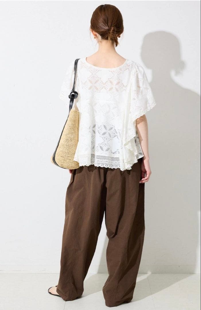 SLOBE IENA レースフリルVネックブラウス　ナチュラル