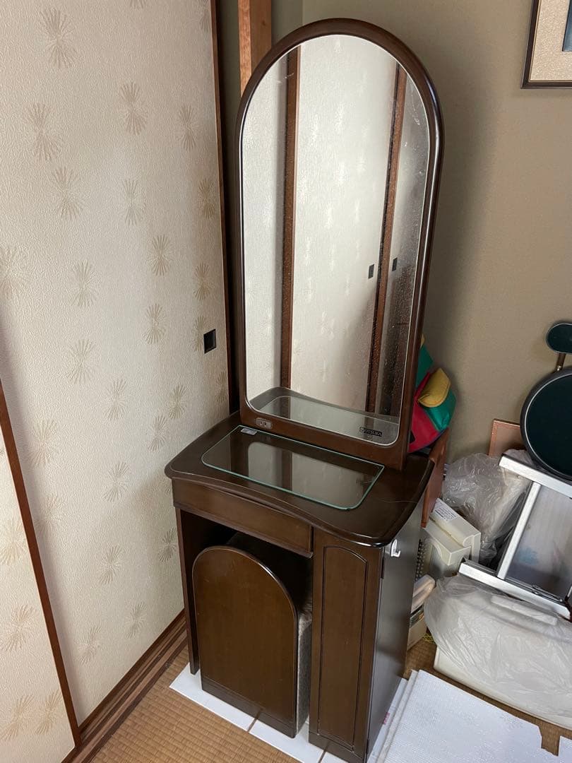 横浜市　引取歓迎！大塚家具　しっかりした作りです！アンティークドレッサー　鏡台