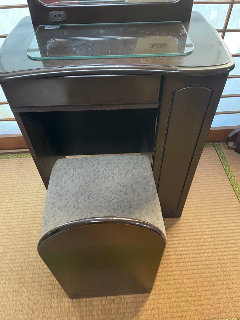 横浜市　引取歓迎！大塚家具　しっかりした作りです！アンティークドレッサー　鏡台
