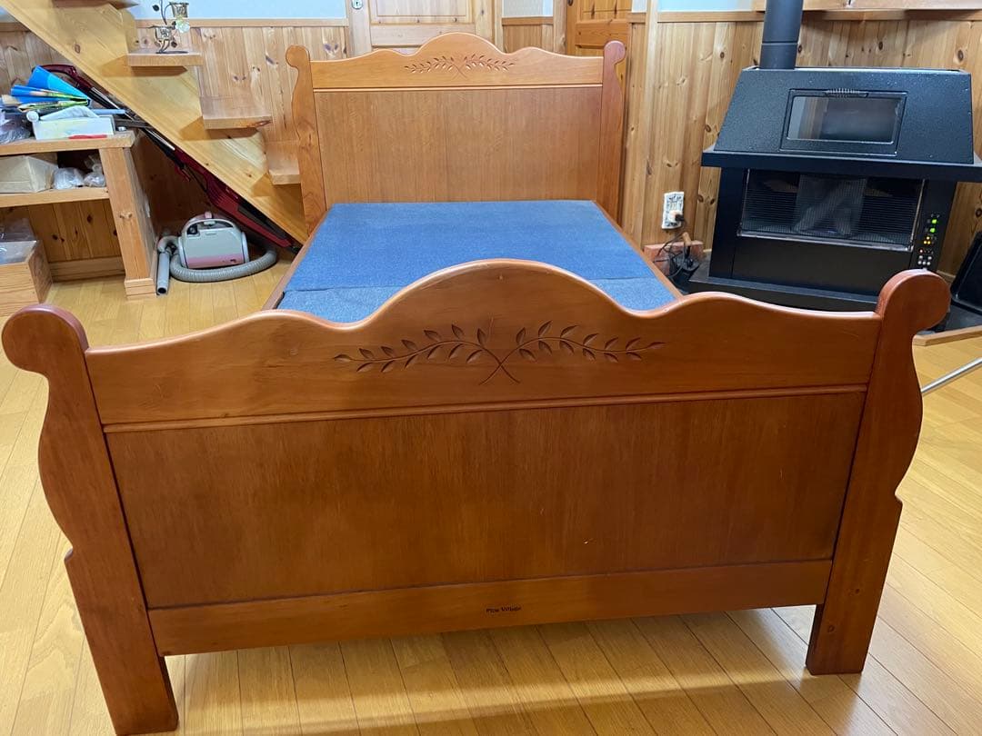 本格！木製シングルベッドフレーム 彫刻入り