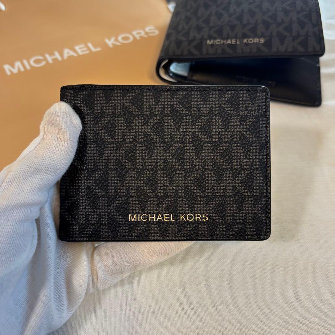 【新品・未使用】MICHAEL KORS 二つ折り財布とパスケースセット