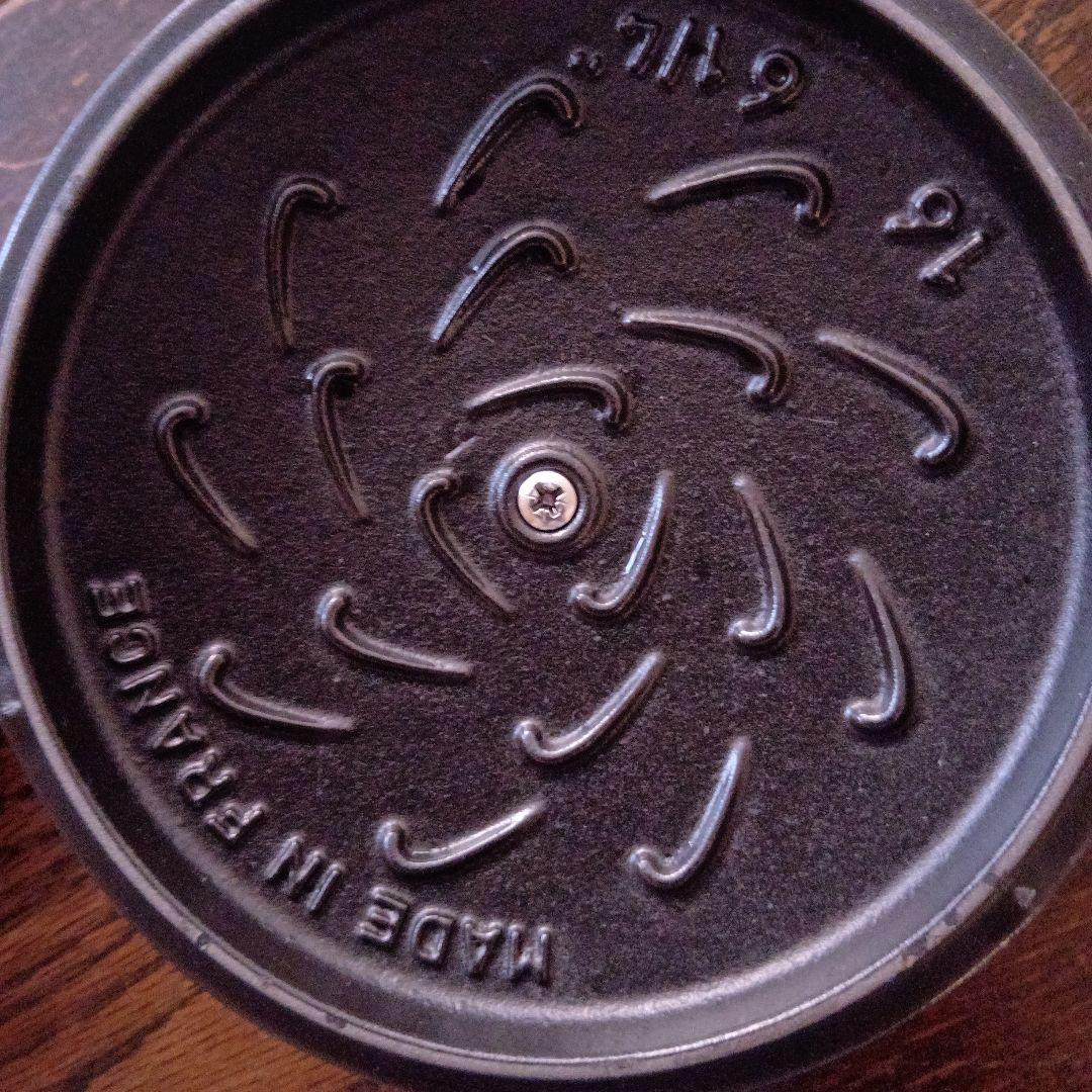 ストウブ　鍋　１６センチ