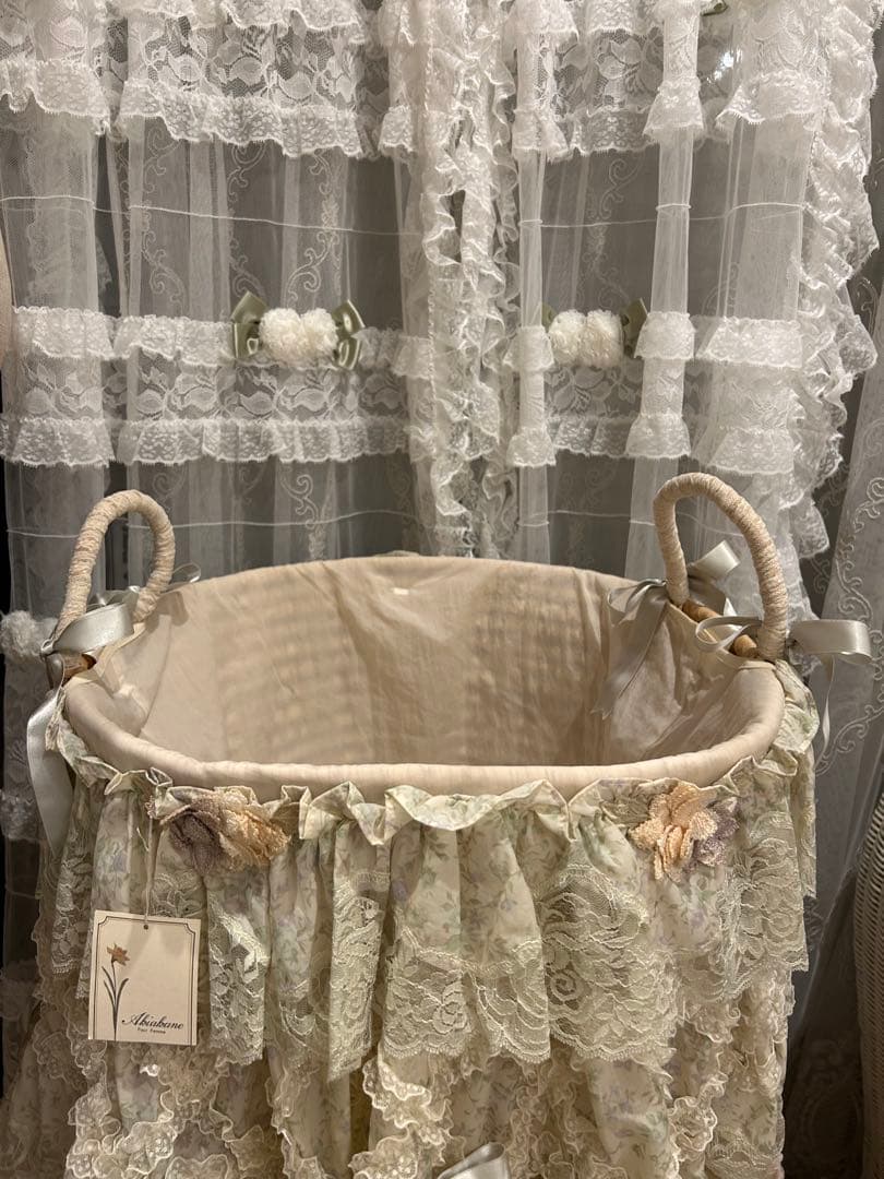 タグ付さえらアキアカネフリフリ特大レースバスケット30×43●テーブルクロスにも