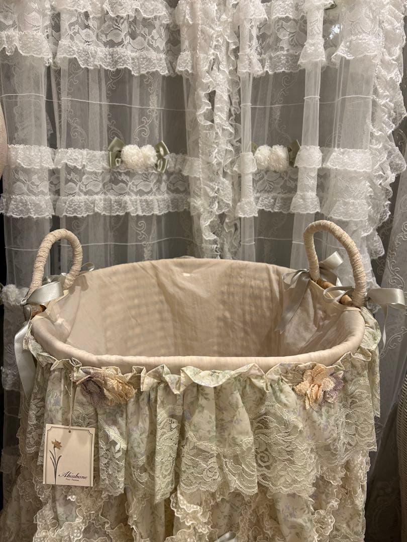 タグ付さえらアキアカネフリフリ特大レースバスケット30×43●テーブルクロスにも