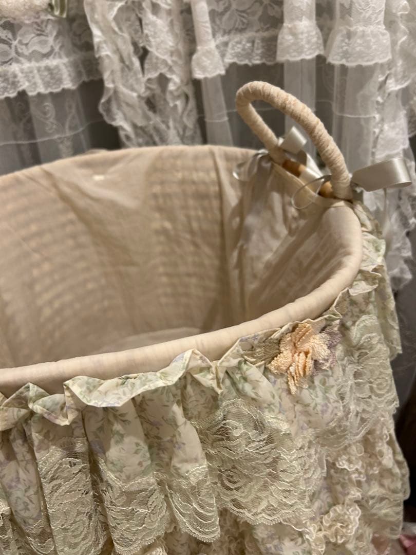 タグ付さえらアキアカネフリフリ特大レースバスケット30×43●テーブルクロスにも