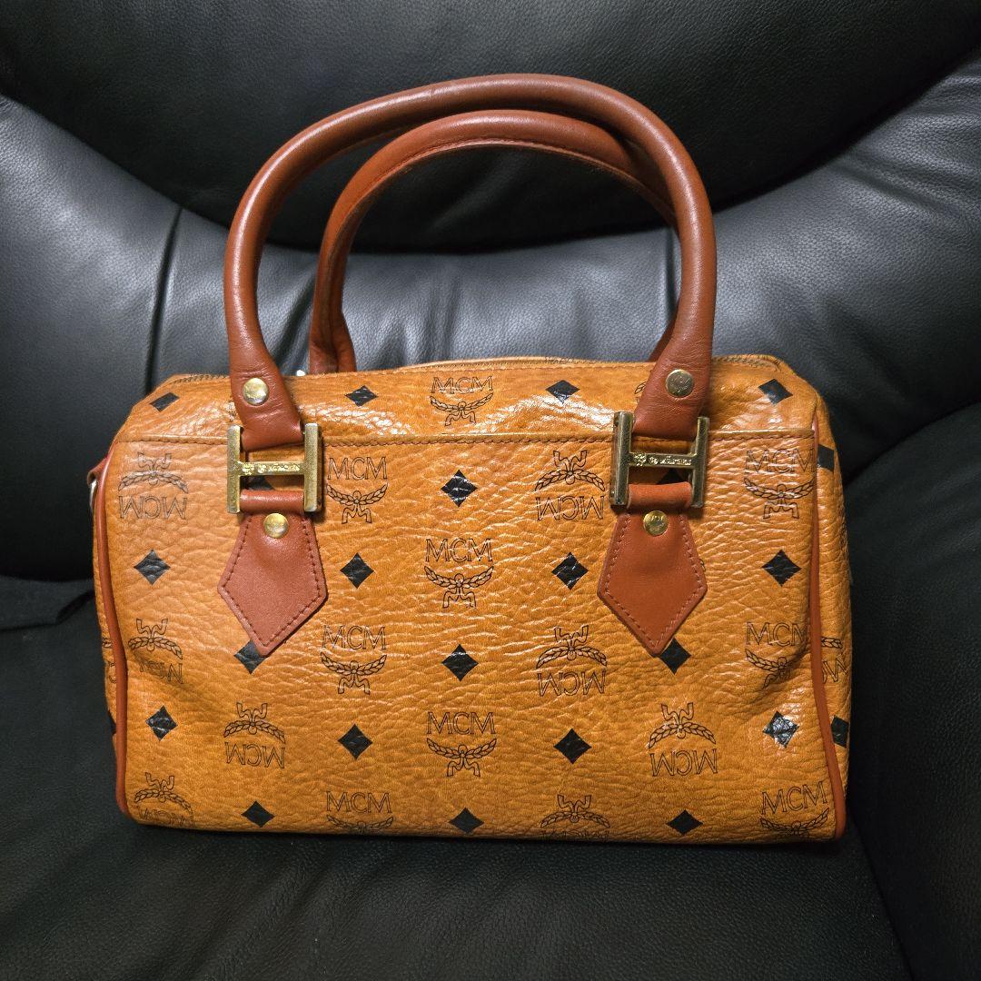 MCM ロゴ入りブラウンレザーボストンバッグ