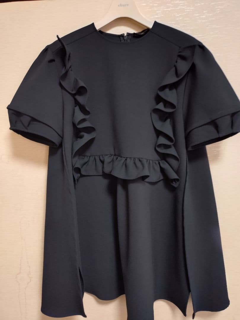 ヨーコチャンハーフスリーブ パフスリーブ フリルトリムブラウス