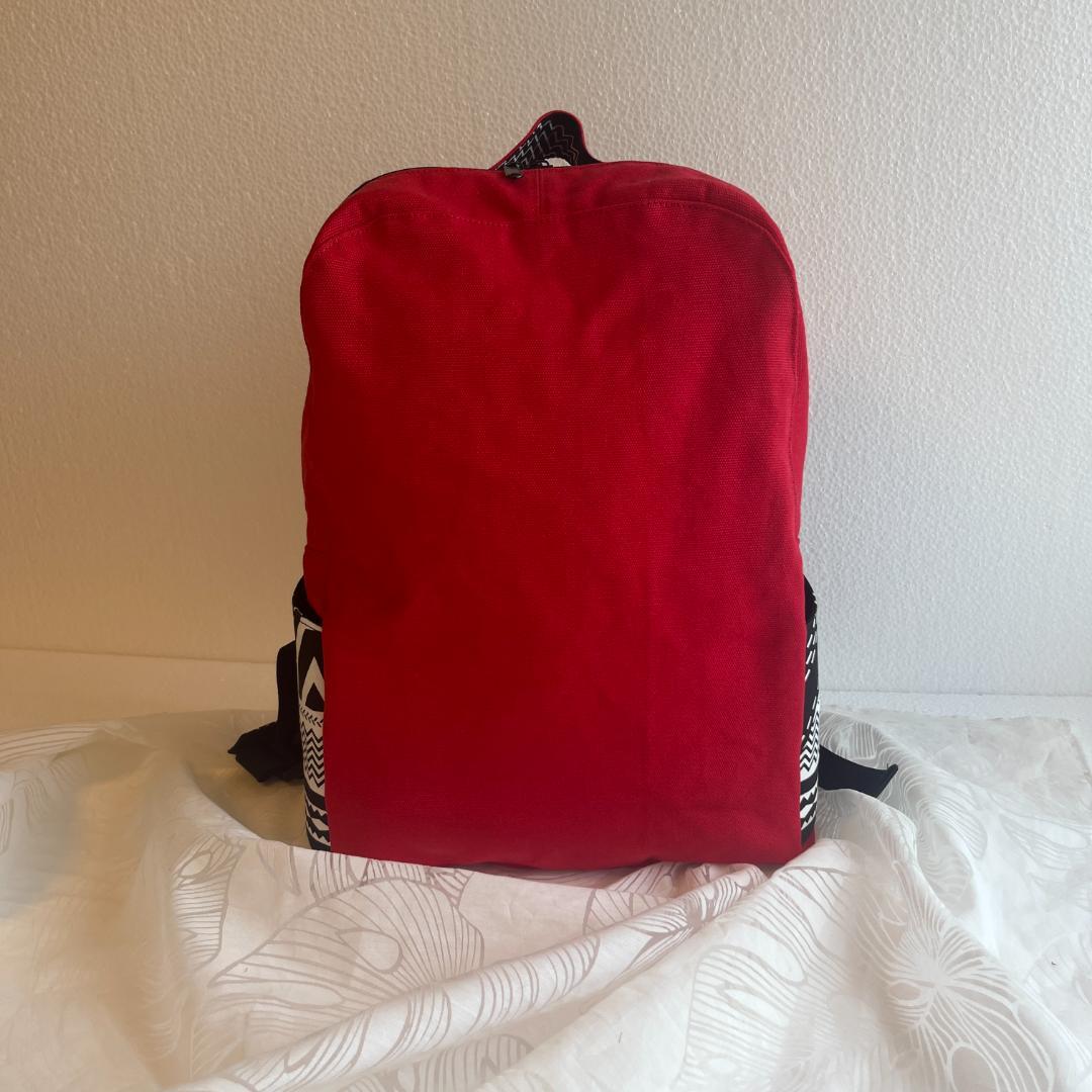 ハワイアンなリュックサック（深紅と黒のタパ）