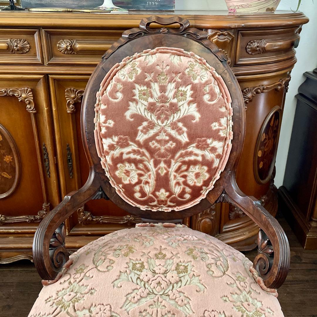 r1063 イタリア製 アームチェア 伝統的なクラシックなデザイン