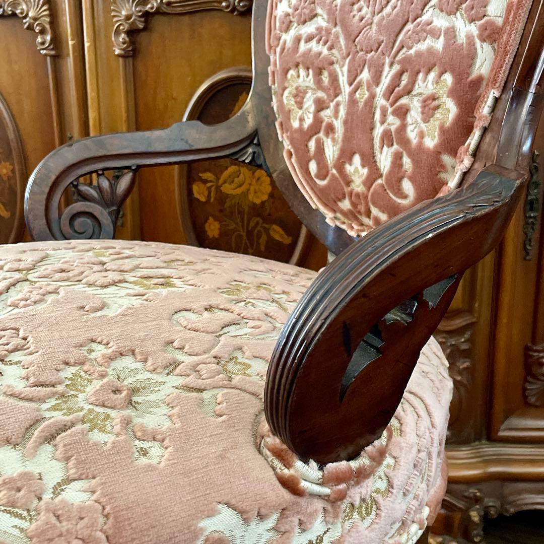 r1063 イタリア製 アームチェア 伝統的なクラシックなデザイン