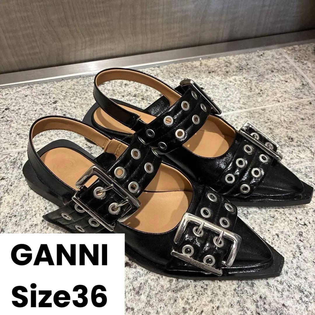 ガニー　GANNI アンクルストラップ付きブラックパンプス　パンプス個性　北欧
