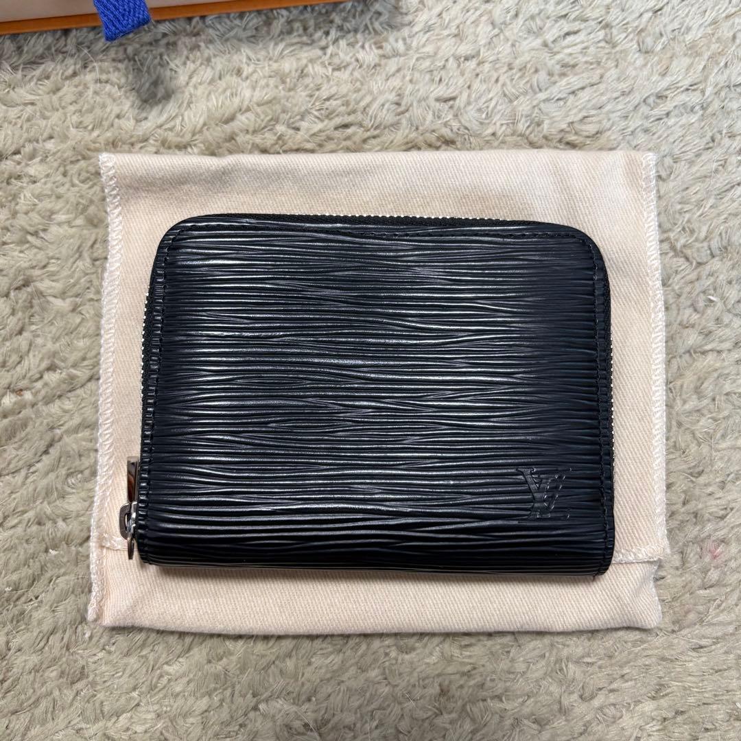 美品　ルイヴィトン　ジッピーパース　エピ　ブラック