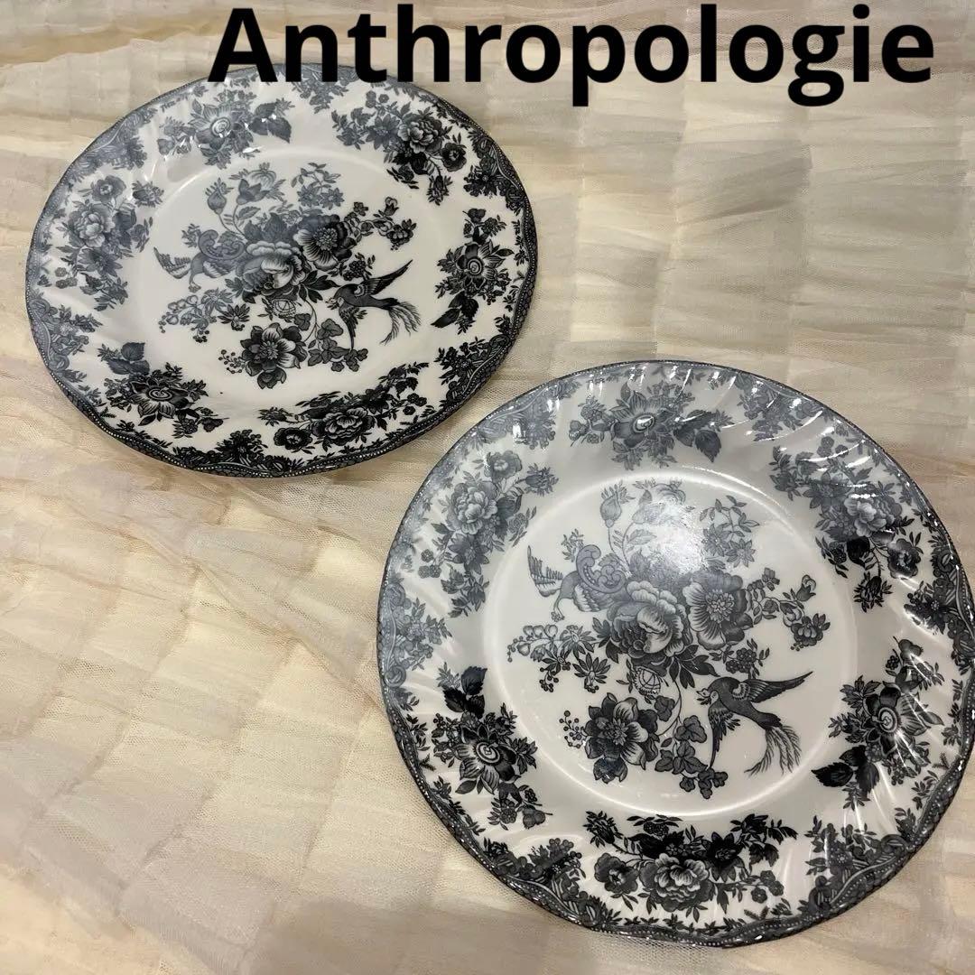 Anthropologie購入黒白花柄の中型皿 陶磁器製2枚セットです。