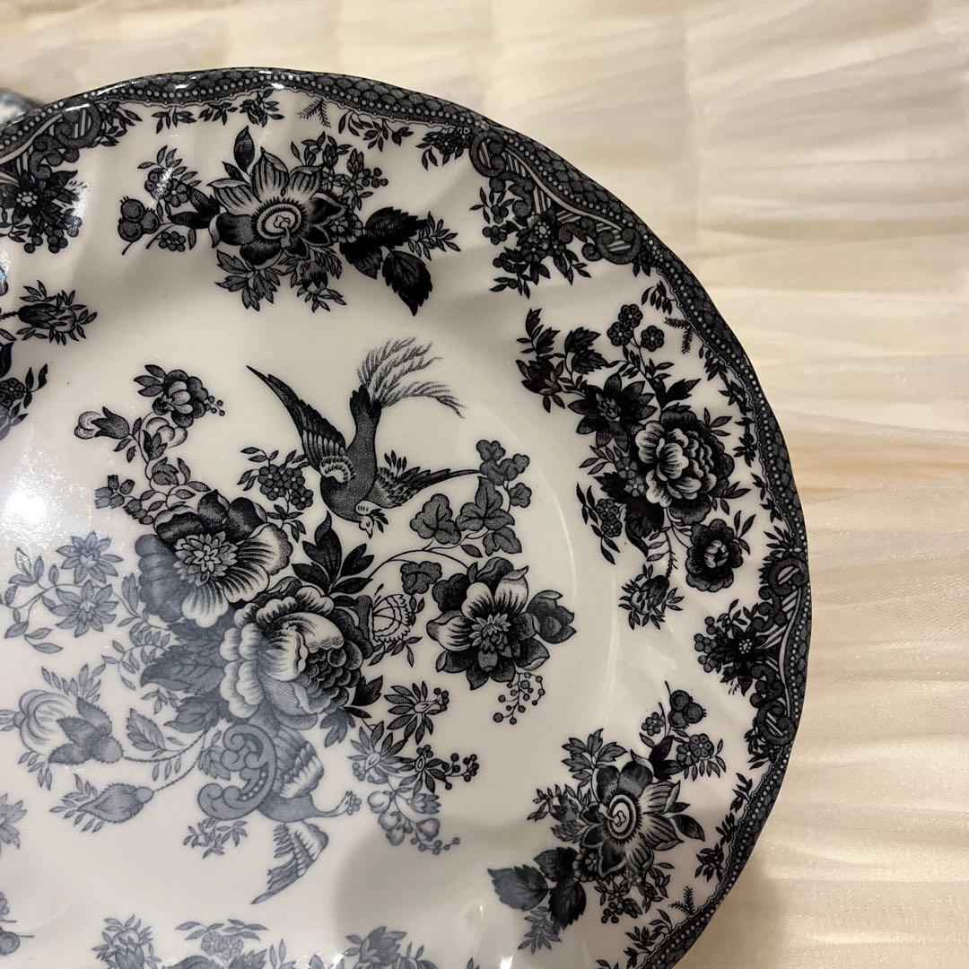 Anthropologie購入黒白花柄の中型皿 陶磁器製2枚セットです。