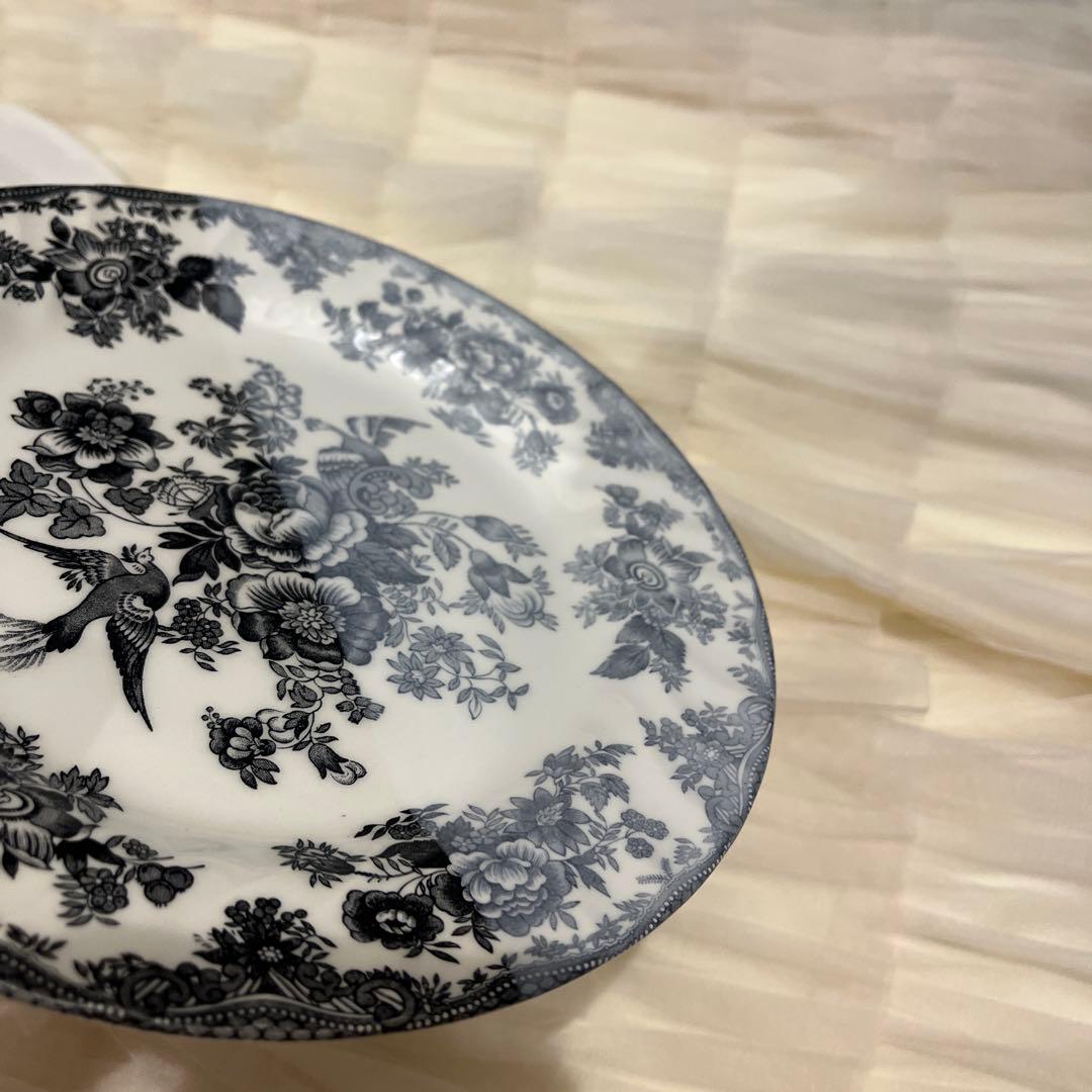 Anthropologie購入黒白花柄の中型皿 陶磁器製2枚セットです。