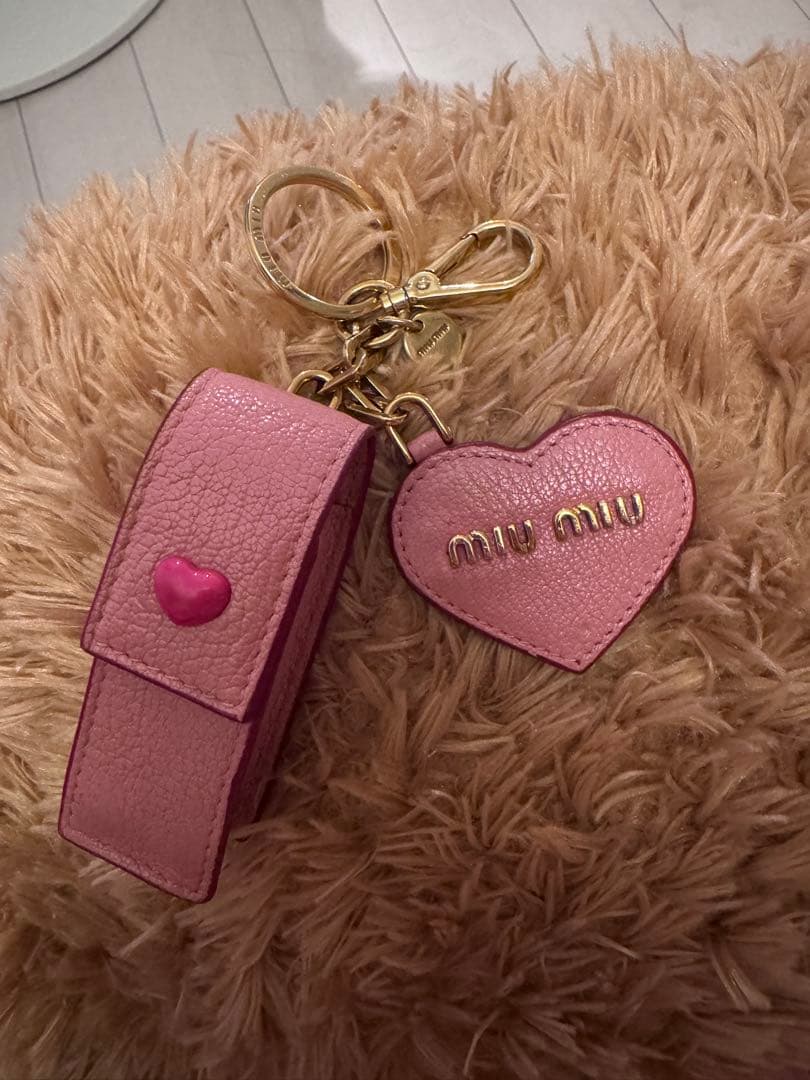 MIU MIU レザーキーホルダー リップ入れ付き やぎ革